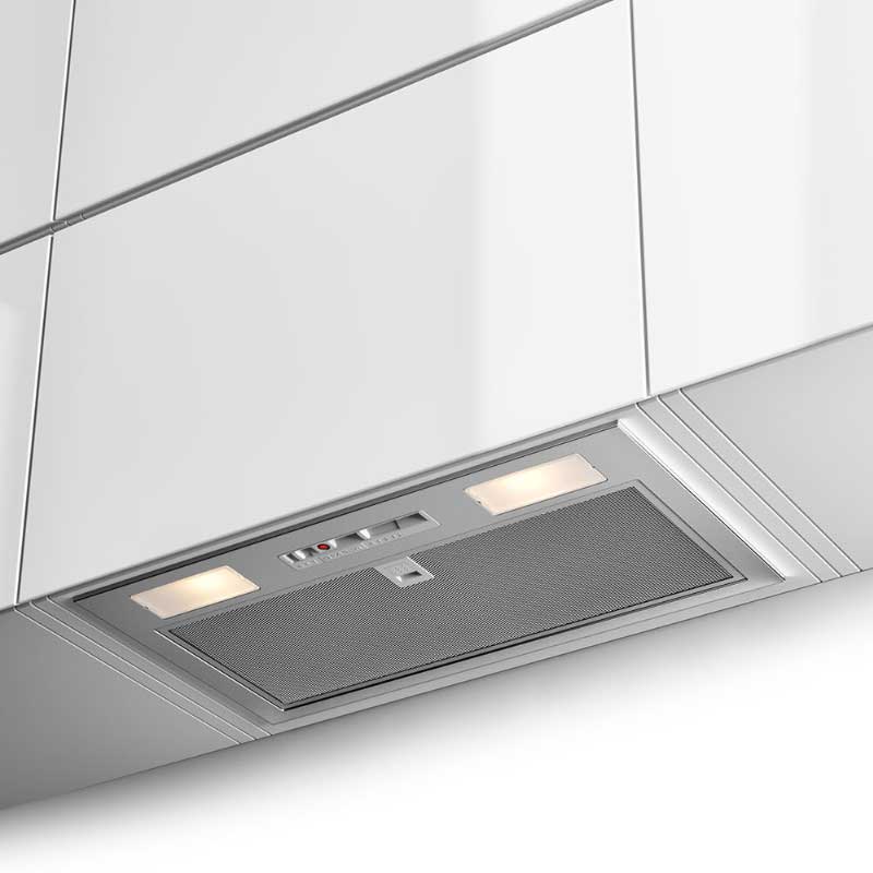 Faber INKA SMART HC X A52 Kuhinjska napa idealno je rješenje za vašu kuhinju. INOX materijal i boja čine ju odličnim izborom za svaki stil kuhinje, a širina od 52 cm čini ju vrlo svestranom. Ima dva LED svjetla kojima možete upravljati. Ova napa ima tri brzine koje pomažu u održavanju čistoće zraka u vašem domu, a istovremeno smanjuju razinu buke.